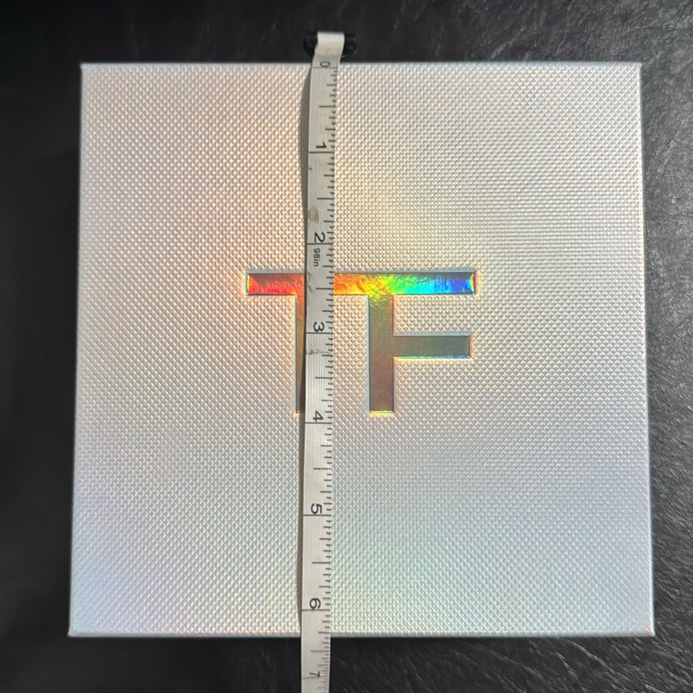 Tom Ford Holographic Box - Picture 4 of 6